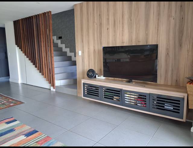 3 BEDROOM TOWNHOUSE FOR SALE IN PALM LAKES ESTATE